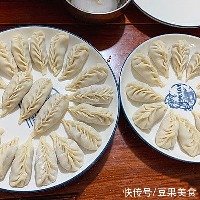 蒸饺|黑椒虾仁蒸饺，鲜甜营养早餐饺子