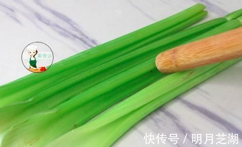 焯水|炒芹菜时，先焯水或直接炒都不对，牢记三个技巧，芹菜脆嫩不塞牙