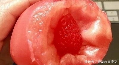 草莓|男子在超市买回西红柿,在西红柿里吃出“草莓”,男子吃乐了