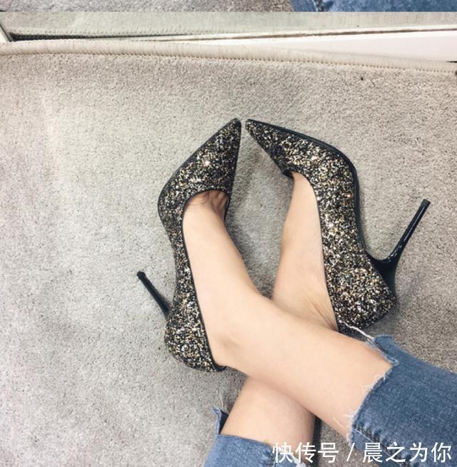 高跟鞋 尖头细跟鞋显端庄优雅,十足的女人韵味在足尖弥漫