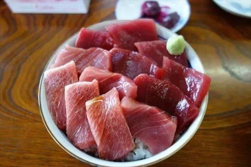 你吃过日式盖饭吗,都可以放在米饭上吃