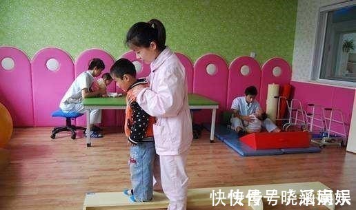 智力|宝宝有几个异常,警惕是智力低下的信号,2岁前及时干预还有救