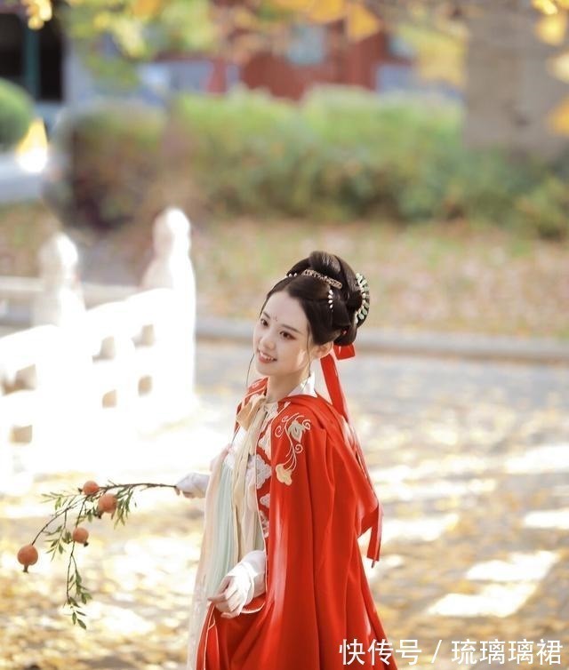 灵动$眼睛有这三个特征,就是天生的“古风杏眼”,全中的女生太幸运!