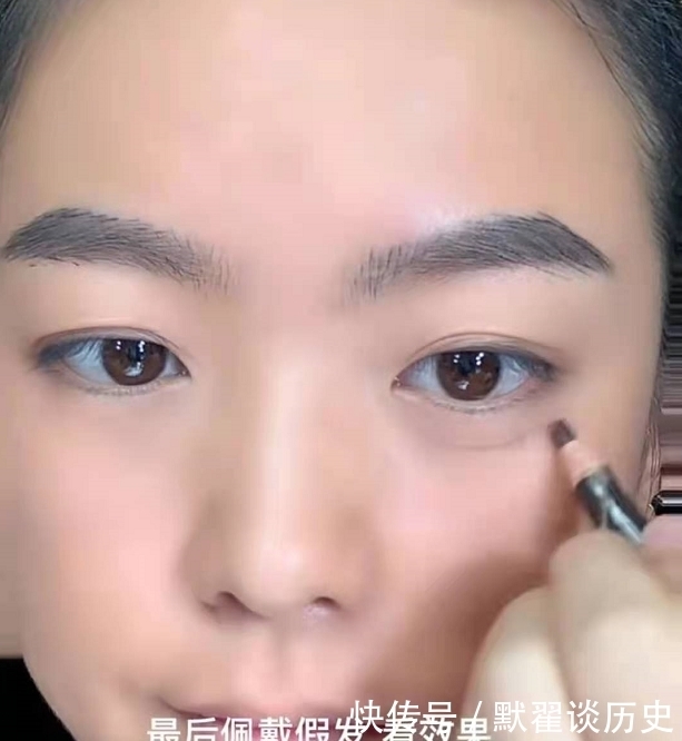 小姐姐仿妆丁真，开始：牛奶肌让人羡慕，看到最后：不是亲妹妹吧！