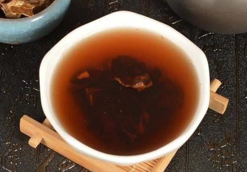 核桃中间的分心木不要扔,经常用它泡水喝,身体会发生这些变化!