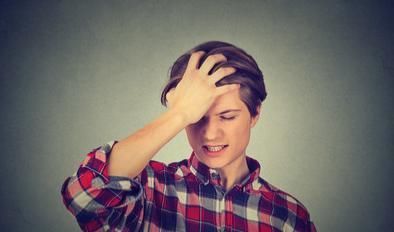 调五脏通经络的妙法上拍百会、中揉腹、下跺脚