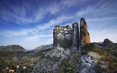 浙江一处隐藏景点，有典型丹霞地貌景观，称为中国丹霞第一奇峰