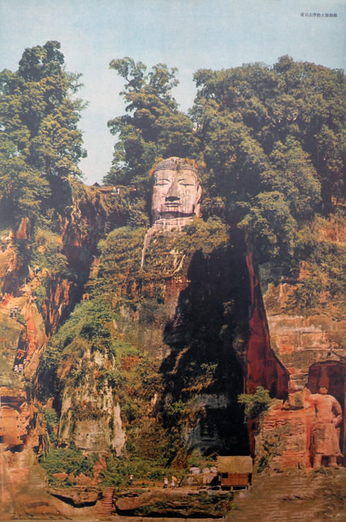 老年|乐山大佛颜值进化之路：摘掉美瞳和假发，从流浪汉变白净佛祖