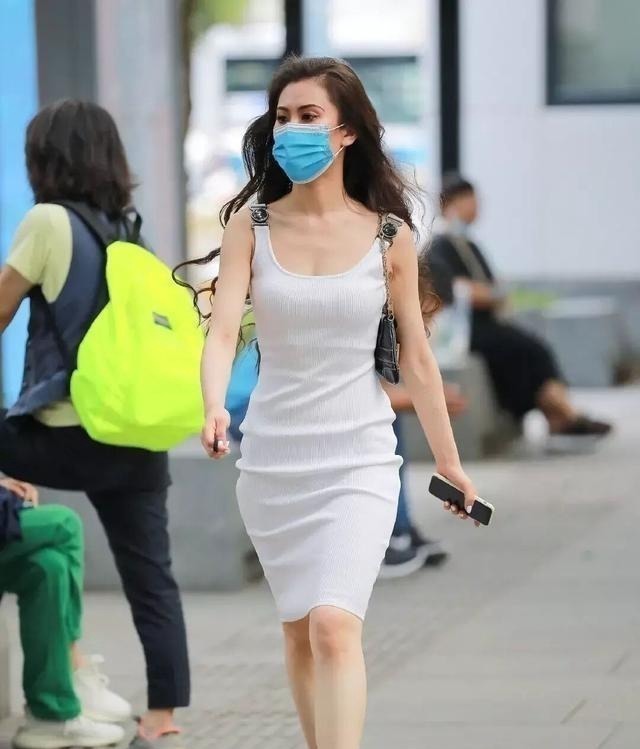 粗糙 丰腴凹凸的连衣裙美女,让着装造型远离廉价感,超级吸睛