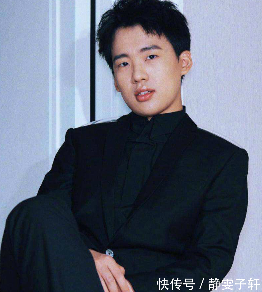 郭麒麟錄節(jié)目身上被纏膠帶,看到他的衣服,網(wǎng)友大林子心疼不