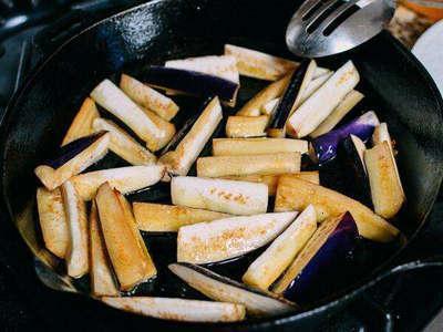 西红柿炒茄子|它是“天然雌激素”,妈妈经常吃,四十岁依旧少女脸,别错过