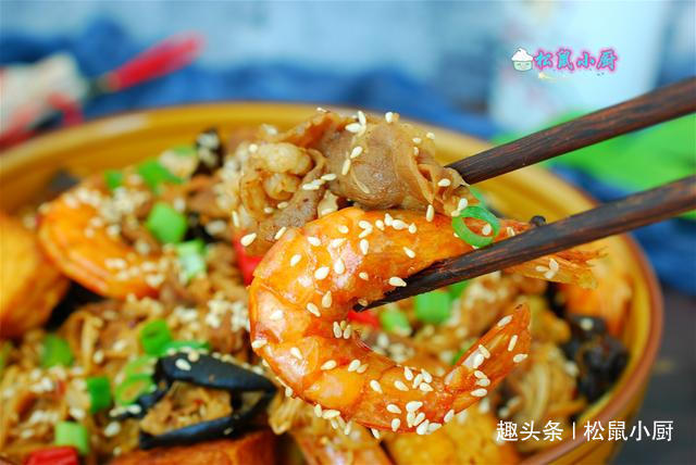 麻辣香锅别去饭店吃,自己做少油少盐又省钱,学会了你也能当大厨