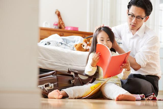 妈妈|“最漂亮爸爸”火了,扮成“妈妈”哄女儿开心,网友:别人的爸爸