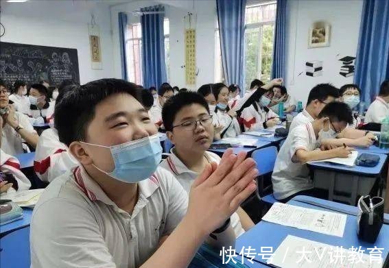 985大学|985男生沉迷网游，妈妈无奈网上求助，有人建议把短视频也禁了