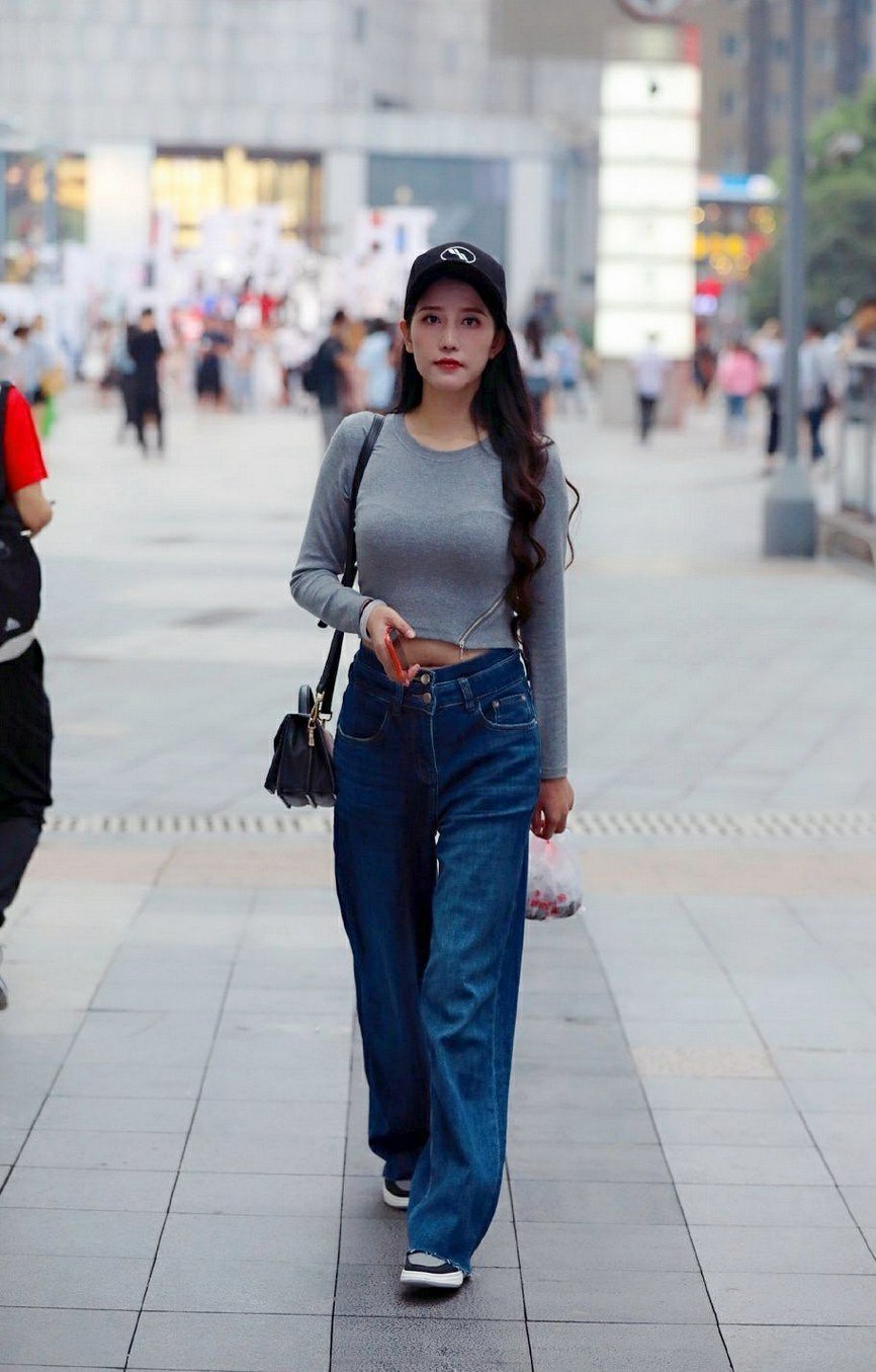 时尚界刮起一波清新慵懒风,阔腿裤裤管越宽,穿着就越时髦