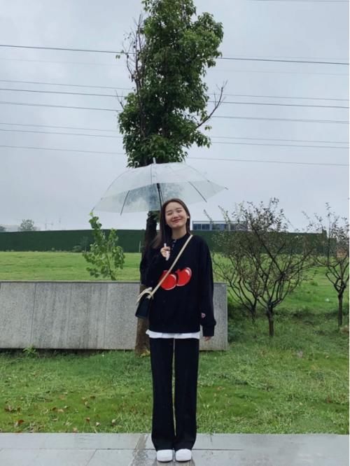 春季穿衣重在“精气神儿”，这3种颜色尽量少穿，这3种更显气色