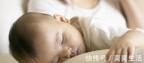 父母|为何抱着婴儿站起来,他就不哭了?聪明爸妈用这2招,轻松哄睡娃