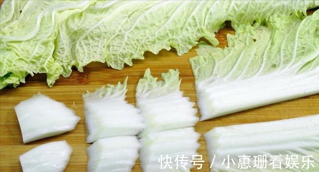 炒白菜,切好直接下锅可不行,多做关键1步,又香又脆不出水