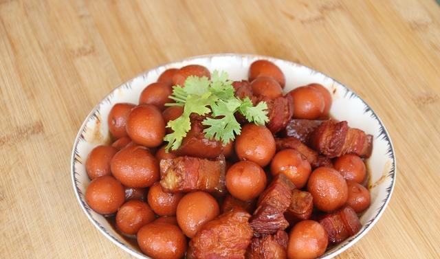 懒人红烧肉新做法，不炒糖色不油炸，解馋又下饭，好吃到舔盘