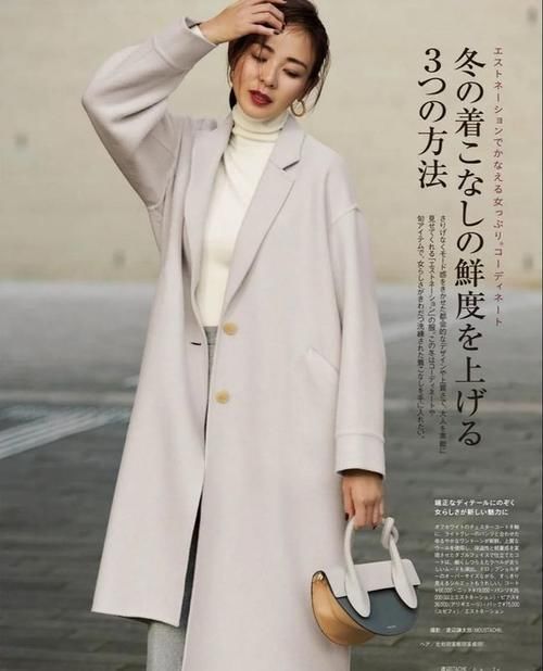 怕冷的女人别穿风衣了！今年流行这“大衣+裤裙”，时髦又保暖