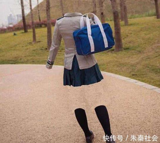 悬空状|大神COS透明人,衣服看起来像是悬空,最后一张吓坏粉丝