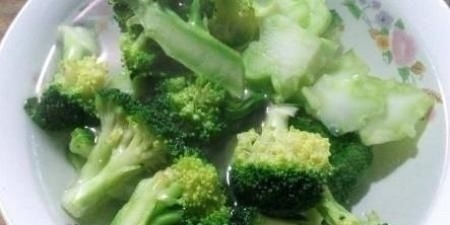 西兰花焯水后，需要过凉水吗？大厨：10人做9人错，难怪口感差