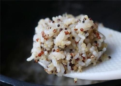 米饭|一个月不吃米饭减了9斤，为什么不吃饭，体重会降得这么快？