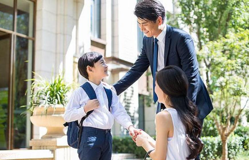 拖拉机|孩子跟爷爷住了三个月,再见时爸妈认不出,网友:论车技自愧不如