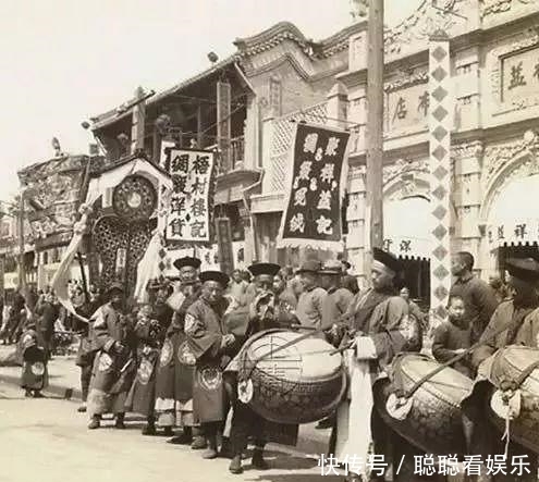 老照片|外国人拍下的老照片：清朝贵族小姐出嫁全过程，新娘打扮很别致！