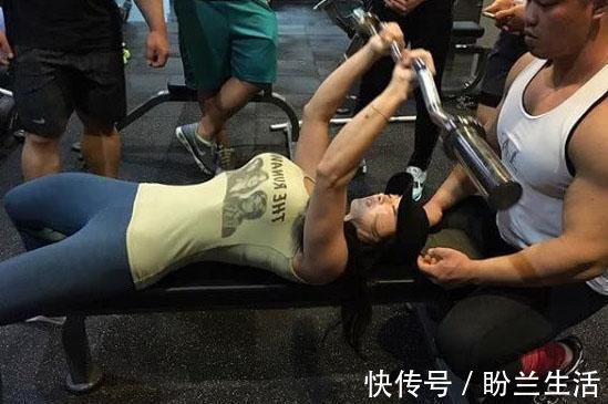 金娜娜|健身女神身高166厘米, 重120斤, 身材紧致没有呈现出肥胖感!