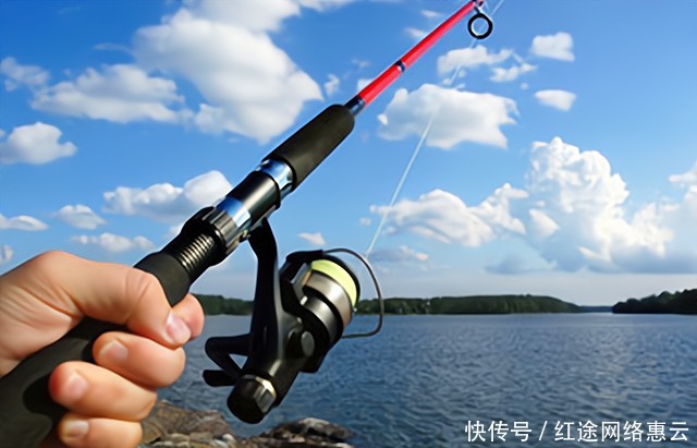 老汉钓到“金乌龟”:一杆出奇迹,专家估值最少18个亿