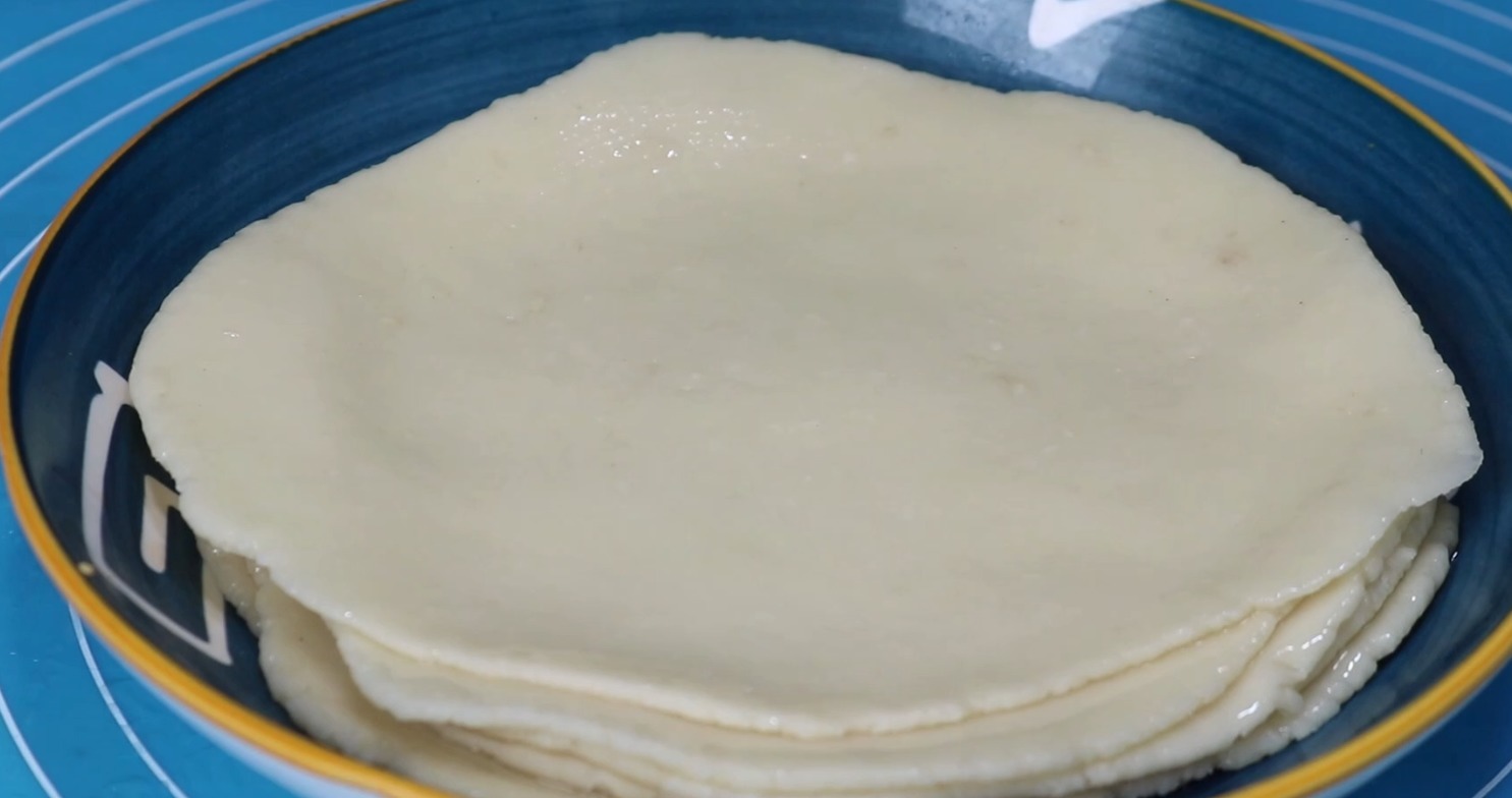 一碗面粉倒进滚烫开水中,瞬间变美味,好多人没吃过,高手在民间