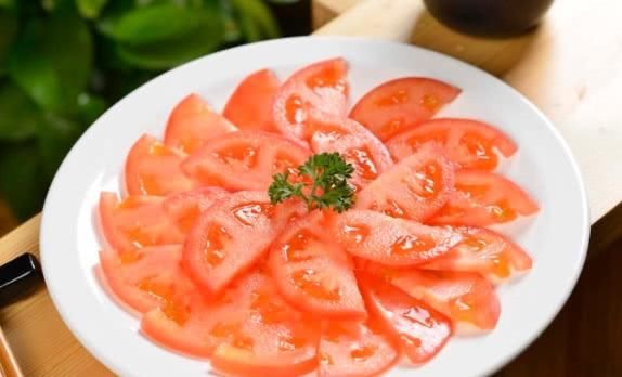 女人告别黄脸婆,常吃3种食物,养出好气色!