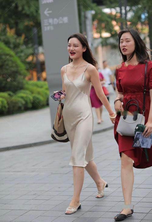 真丝 丝滑质感无袖连衣裙,名媛气质出众,一举一动显优雅