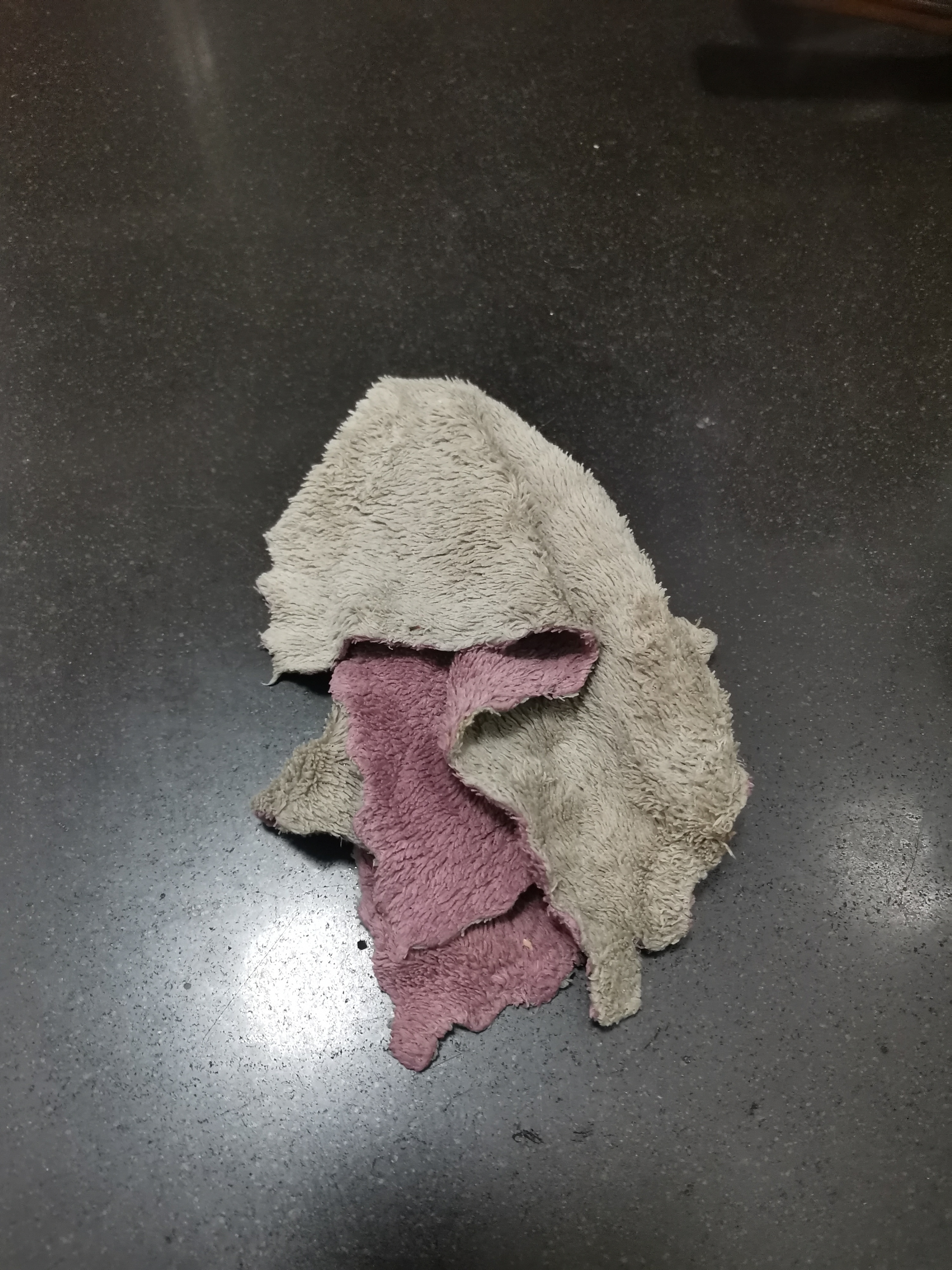 回家后快检查一下厨房,为了家人健康这种抹布不要用了