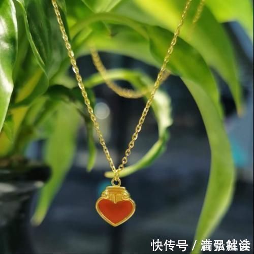挂坠 黄金饰品终于打破古板的设计,时尚又新潮,这样的首饰是国风精品