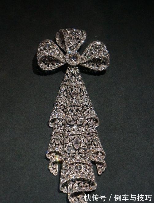 英女王 蕾丝只能做裙子珠宝亦可如蕾丝般精致浪漫!