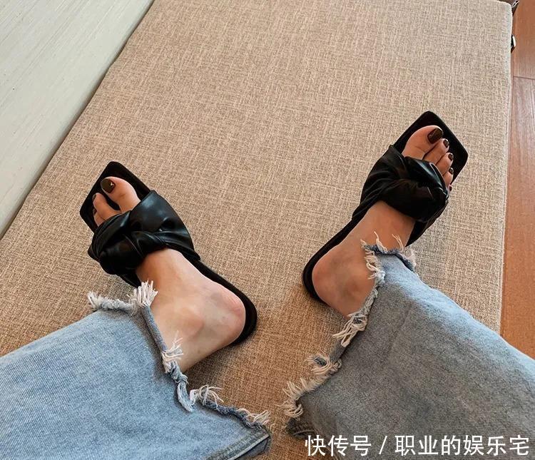细带|是时候穿凉鞋了!今年流行这几款,清凉显脚小