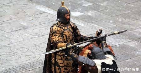 秦始皇兵马俑坑中出土吴钩,让人一看才知道,这种兵器灭绝的原因!