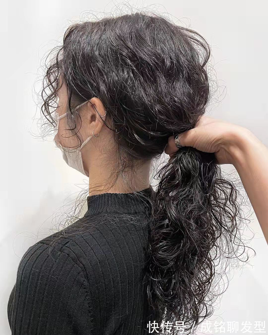 湿发卷|别再烫网红大卷了,不好打理又不持久,这种湿发卷不用打理也好看