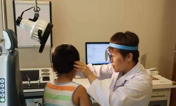 鸡皮疙瘩|4岁男孩说耳朵痛,医生拿灯光一照,鸡皮疙瘩起了一身