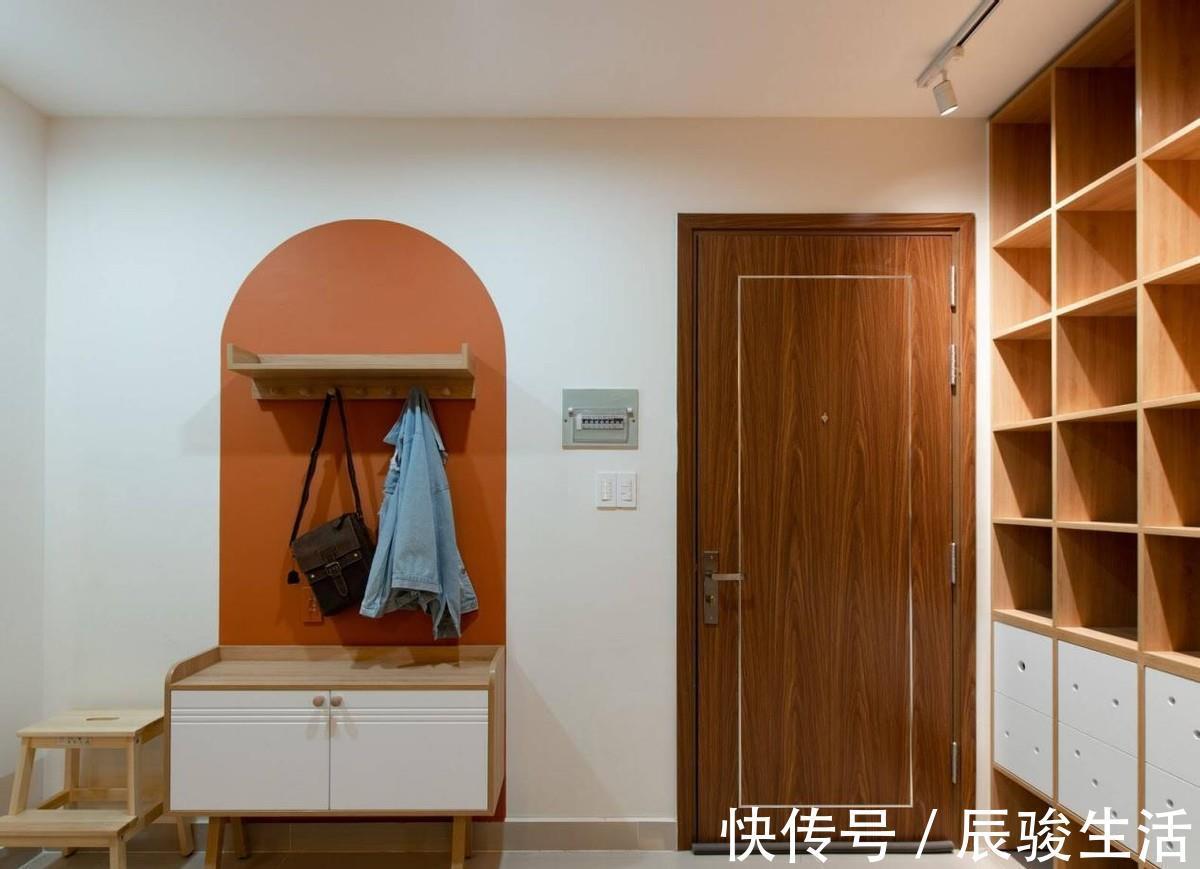 客厅|78㎡“去客厅化”,扔掉沙发靠墙打5cm高地台,一家5口越住越宽敞