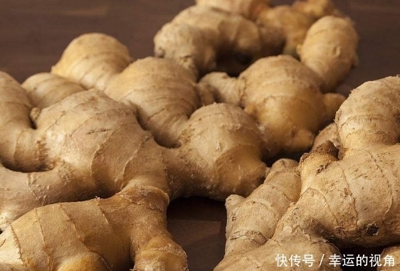身体|早上起床后,每天坚持空腹嚼一两片生姜,身体会收获3大好处