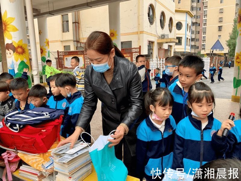 三年级|满满的爱心，德润园学子捐赠学习用品送新疆小朋友