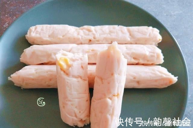 香肠别买了,在家自己做,不用肠衣不用模具,鲜嫩弹牙,孩子爱吃