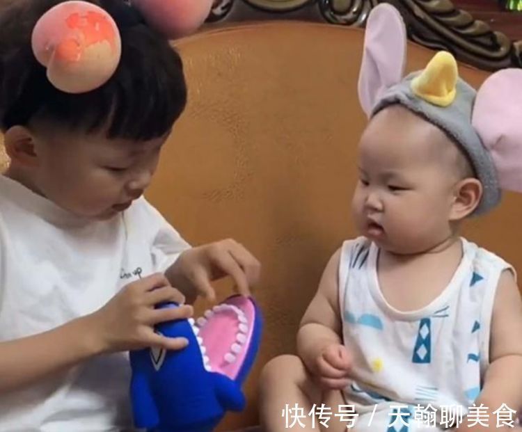 孩子|6岁哥哥总被1岁弟弟咬,无奈出“奇招”,孩子总咬人该怎么办?