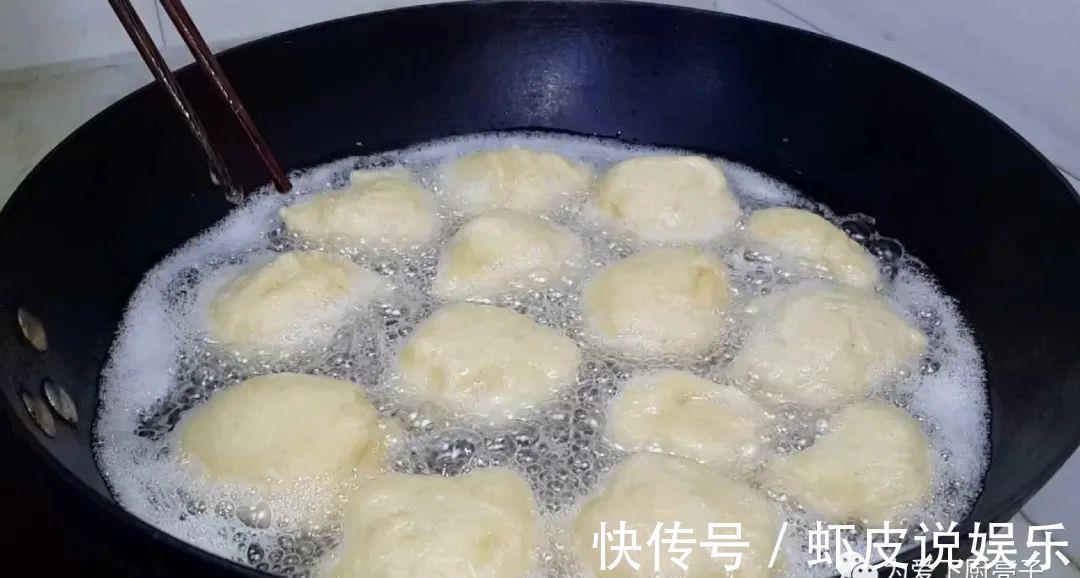 筷子|早餐别炸油条了,教你一种新吃法,锅里一炸,比面包蛋糕蓬松好吃