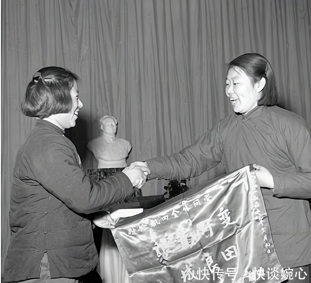 晚年|人民币上女拖拉机手原型,真正妇女能顶半边天,晚年才知是自己