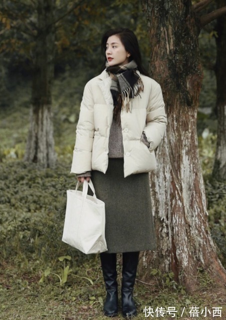 半身裙|原来羽绒服这么穿能优化比例!学会选款和搭配,让你的气质更出众