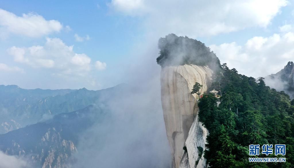 新华社记者|如梦似幻华山美